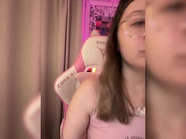 Freechat henby-streams on BongaCams