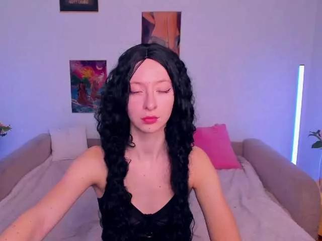 Offline hollyharlot on BongaCams
