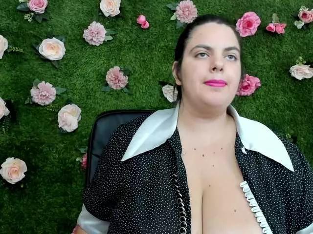 Offline HugeTittiess on BongaCams