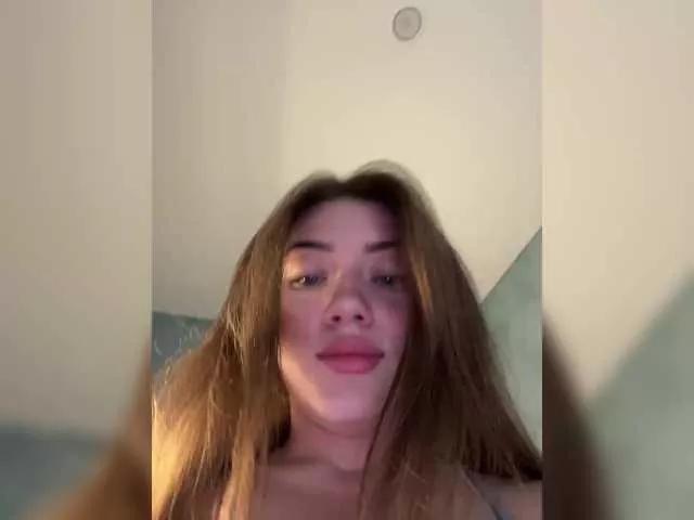 Offline juicy-peachh on BongaCams