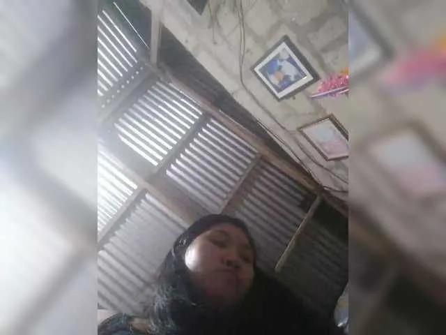 Offline JuicyKittie on BongaCams