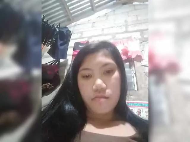 Offline JuicyKittie on BongaCams