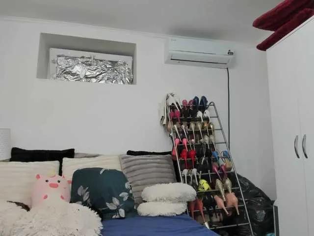 Offline JuliaHayes90 on BongaCams