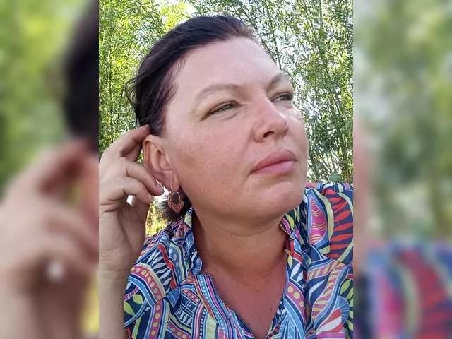 Offline Juliamad on BongaCams