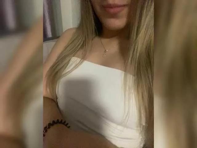 Offline JULIE21 on BongaCams