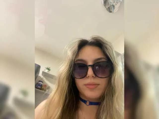 Offline JULIE21 on BongaCams