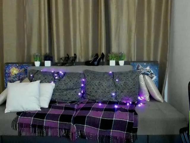 Jullyblondkiss on BongaCams 