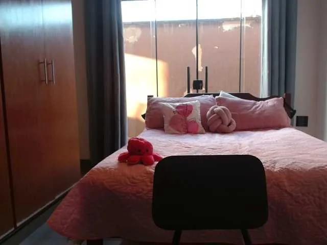 Offline Jussara-Milf on BongaCams
