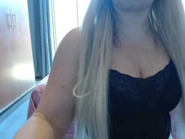 Offline Jussara-Milf on BongaCams