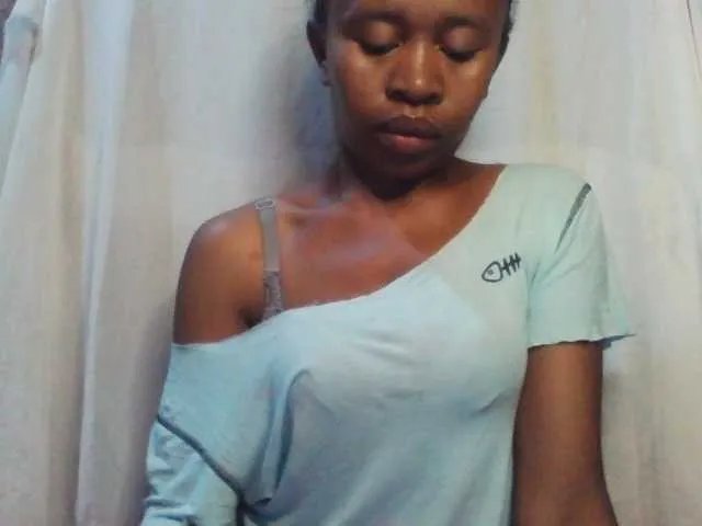 Offline KarlaLuv on BongaCams