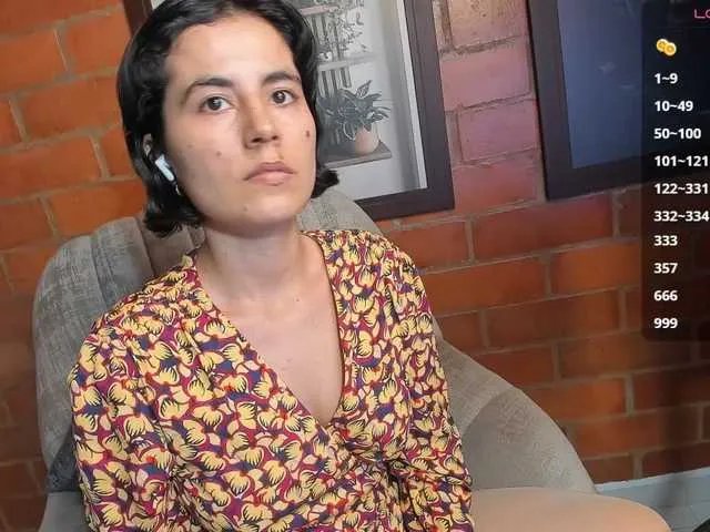 Offline katiae on BongaCams