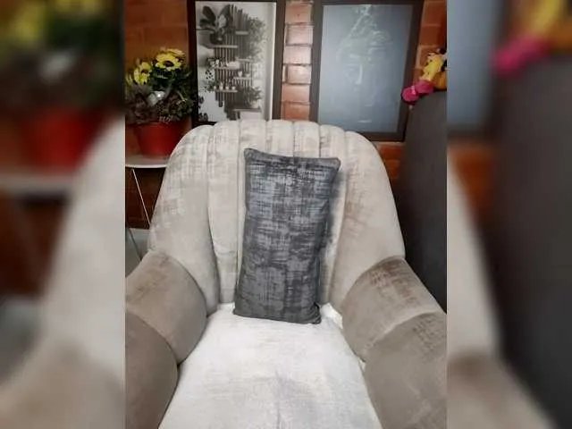 Offline katiae on BongaCams