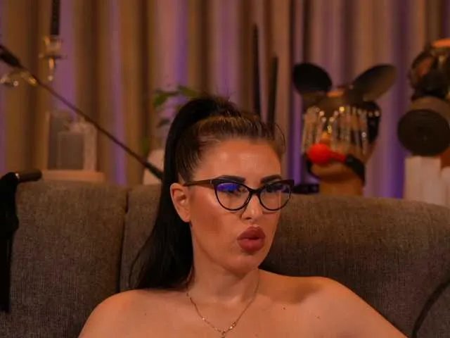 Offline KellyKent on BongaCams