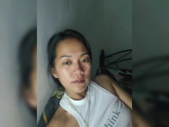 Offline Kiana11 on BongaCams