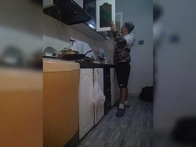 Offline Kingofqueen23 on BongaCams