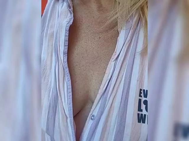 Offline KiraKiss8 on BongaCams