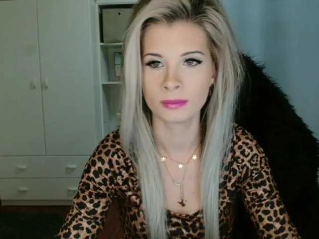 KristineNatural — I'm drawn to confident guys who know what they want and aren't afraid to show it. I can't resist a good tease - there's something insanely hot about that slow build-up, the looks, the tension, the anticipation...