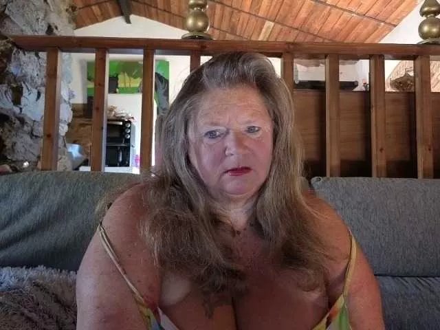 Offline lady-vamp on BongaCams