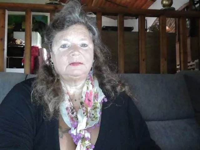 Offline lady-vamp on BongaCams