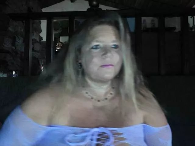 Offline lady-vamp on BongaCams