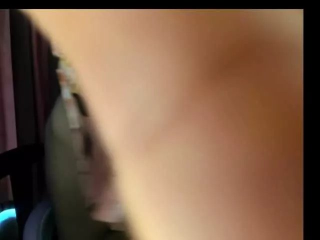 Offline LadyLyanna25 on BongaCams