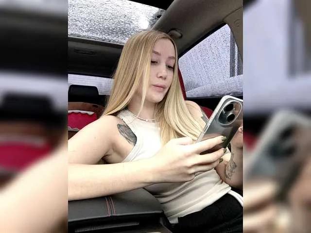 Offline lana-lana03 on BongaCams