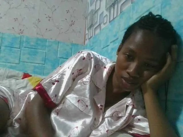 Offline Larah00 on BongaCams