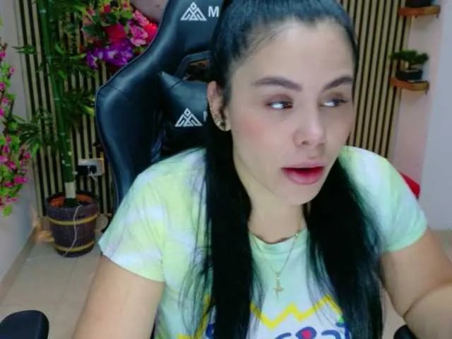 Offline lararoberts1 on BongaCams