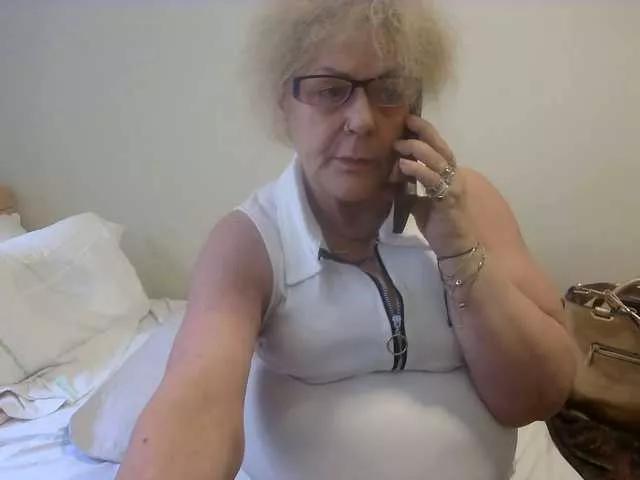 Offline latexshantie on BongaCams