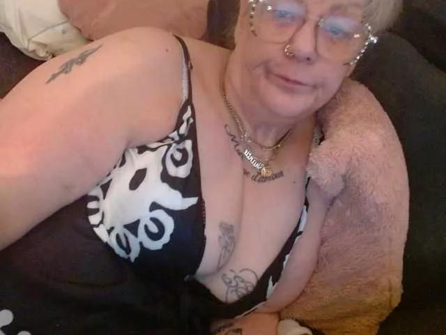 Offline latexshantie on BongaCams