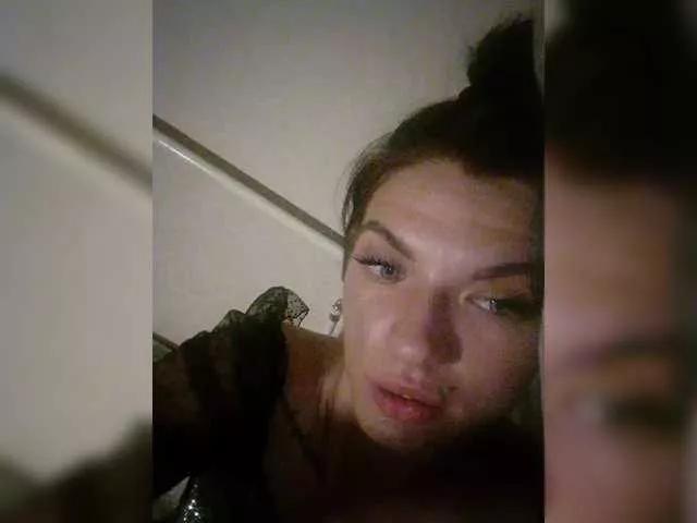 Freechat Laylay13 on BongaCams