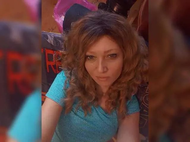 Lena-33 on BongaCams