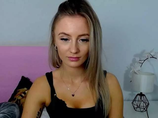 Offline Lenadate on BongaCams