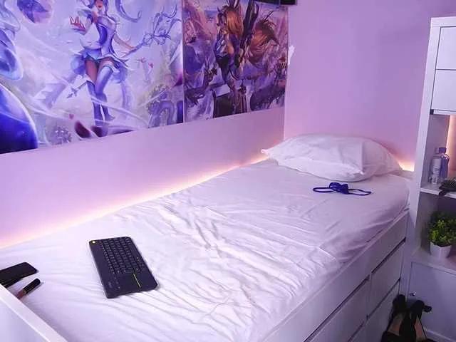 Offline LesaisMore on BongaCams