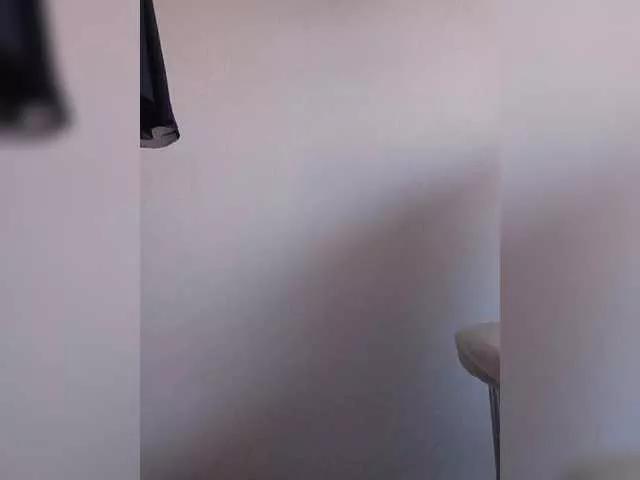 Offline Leylla on BongaCams