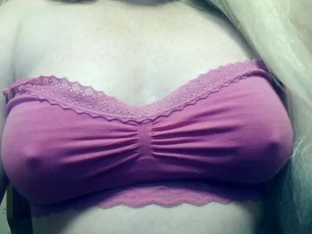 Offline Lilia103 on BongaCams