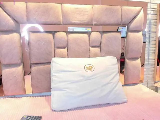 Offline LilianStarfire on BongaCams