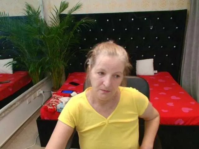 Freechat Lillyhott on BongaCams