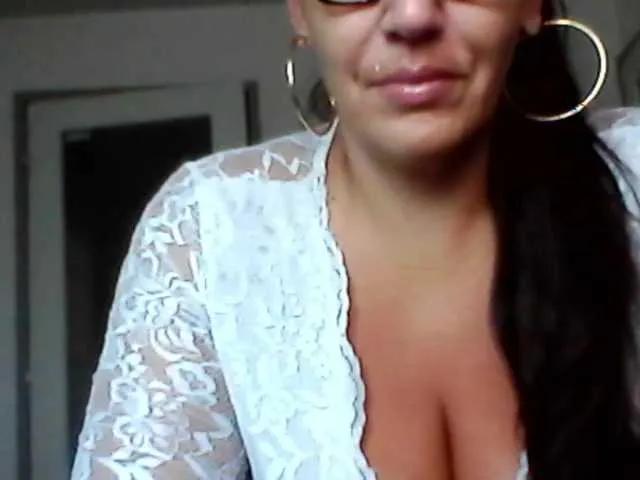 Offline Lindafrancaise on BongaCams