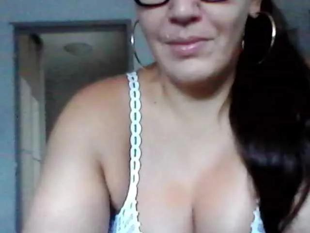 Offline Lindafrancaise on BongaCams