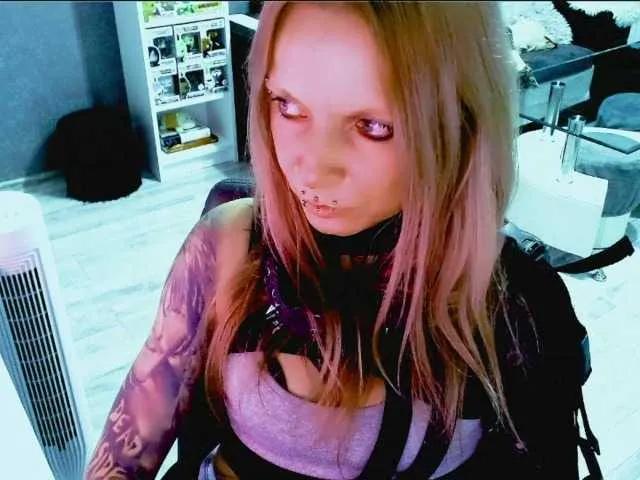 Offline LisaModel on BongaCams