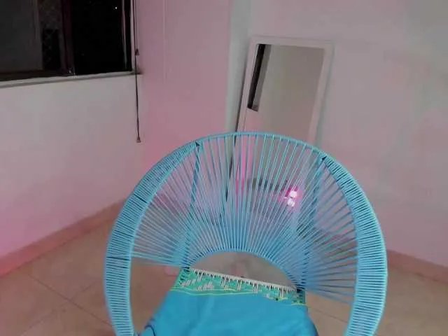 Freechat littleDanni on BongaCams