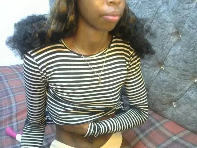 LittleMisscharming on BongaCams 