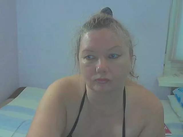 Offline LucyAlexis on BongaCams