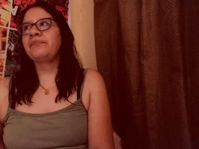 Freechat lucyLUxxx on BongaCams