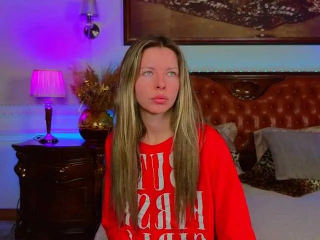 Offline LunaRishi on BongaCams