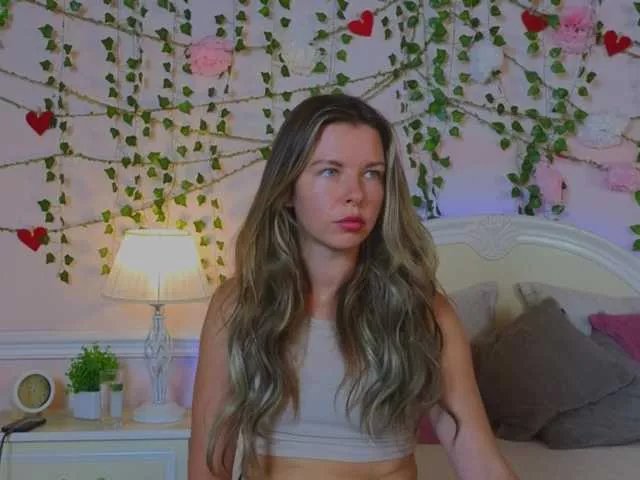 Offline LunaRishi on BongaCams