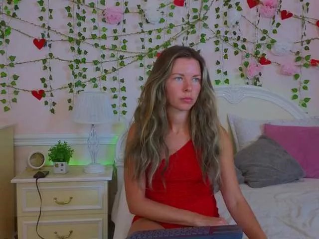 Offline LunaRishi on BongaCams