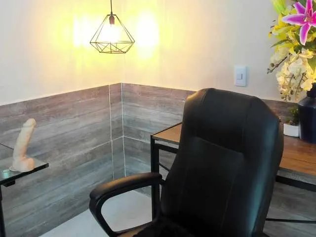 Offline LussieWillow on BongaCams