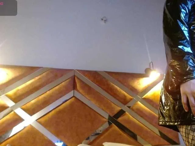 Offline madame-ibby on BongaCams